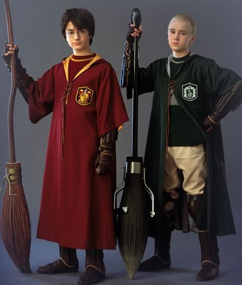 Mod The Sims - Harry Potter - Gryffindor Quidditch robes Hadrian Potter, Quidditch Robes, Harry Potter Kostüm, Harry Potter Costumes, Stile Harry Potter, Glume Harry Potter, Harry Potter Quidditch, Harry Draco, Harry Potter Cosplay