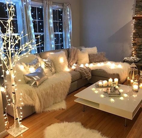 Fairy lights Cozy Living Room Design, Christmas Decorations Living Room, Christmas Living Rooms, Living Room Decor Cozy, A Living Room, Cozy Living Rooms, My New Room, Cozy Living, Apartment Living