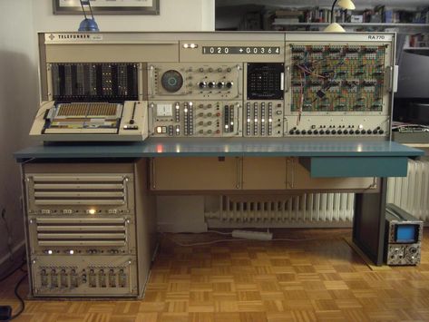 Analog Computer, Tech Tricks, Alter Computer, Computer Projects, Retro Tech, Control Room, Computer History, Risky Business, Control Panels