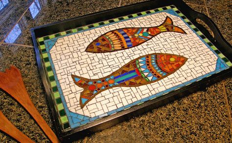 Minnetonkascenes: A mosaic serving tray by Shorewood artist, Joan ... Mosaic Serving Tray, Easy Mosaic, Mosaic Tray, Paper Mosaic, Lake Minnetonka, Mosaic Tile Designs, Mosaic Vase, Mosaic Animals, Mosaic Madness