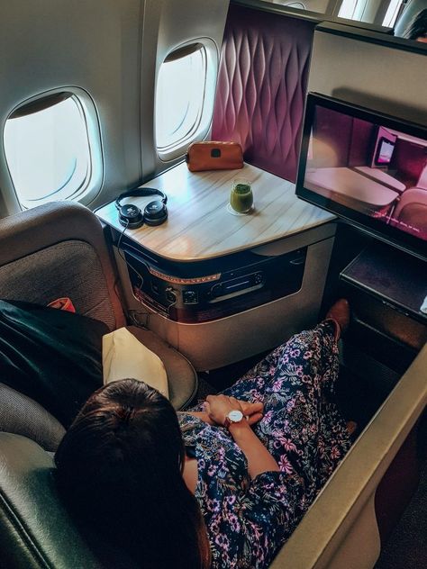 THE WORLD'S BEST BUSINESS CLASS - THIS IS WHAT IT WAS LIKE Business Class Flight Aesthetic, Luxury Travel Aesthetic, Flight Aesthetic, Business Class Travel, Travel Vision Board, Economy Seats, Business Class Seats, Business Class Flight, Vision Board Images