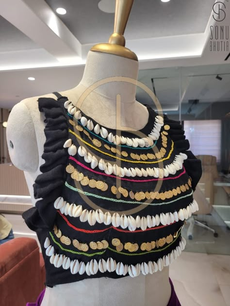 https://www.instagram.com/p/Ci0D4fDIdcp/?igshid=MzRlODBiNWFlZA==
https://www.instagram.com/p/Ci0D4fDIdcp/?igshid=MzRlODBiNWFlZA== Navratri Black Blouse, Treditional Choli, Garba Choli, Navratri Ideas, Organza Outfit, Choli Navratri, Navratri Outfits, Garba Outfit, Long Blouse Designs