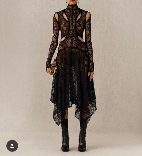 Cl Fashion, Mcqueen Fashion, Looks Street Style, Draped Dress, Fashion Seasons, Fashion Show Collection, Pre Fall, Runway Fashion, Givenchy