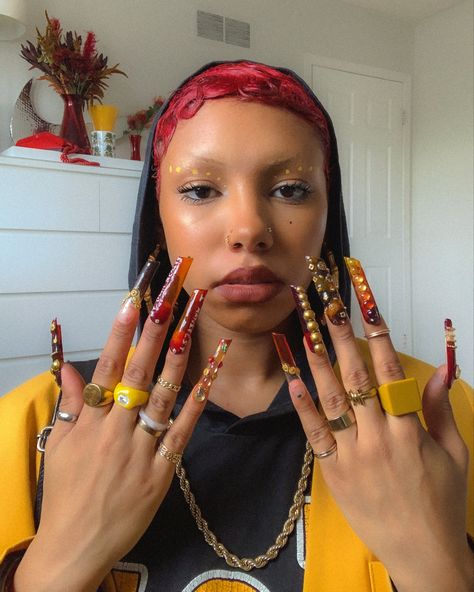 Jelly Fall Nails, Red Eyebrows Black Women, Bleached Eyebrows Black Women, Maximalist Jewelry Aesthetic, Indie Nail Designs, Red Nails Black Women, Eyebrows Black Women, Short Maximalist Nails, Red And Yellow Nails