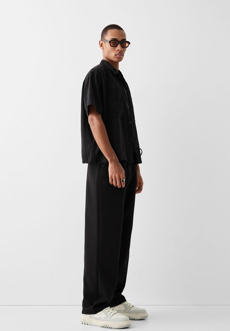 Bershka TAILORED FIT WIDE - Spodnji deli trenirk - black Bershka Outfit, Bershka Wide Leg, Bershka Men, Top Jean, Street Style Outfits Men, Outfits Men, Tracksuit Bottoms, Tailored Trousers, Street Style Outfit