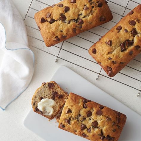 Banana Bread Mini Loaves, Quick Banana Bread, Mini Bread Loaves, Banana Bread Loaf, Mini Loaves, Mini Bananas, Mini Loaf Pan, Chocolate Chip Banana, Summer Baking