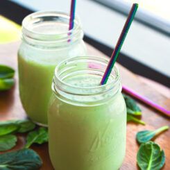 Vanilla Frosty Recipe, Smoothie No Banana, Strawberry Smoothie Healthy, Avocado Smoothie Recipe, Chocolate Smoothie Recipes, Chocolate Covered Katie, Best Green Smoothie, Smoothie Recipes Strawberry, Juice Smoothies Recipes