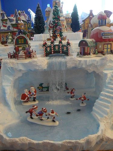 Christmas Village Ideas, Christmas Village Display Platform, Village Display Platform, Christmas Tree Village Display, Diy Christmas Village Displays, Jul Diy, Elves Christmas, Christmas Tree Village, Village Ideas