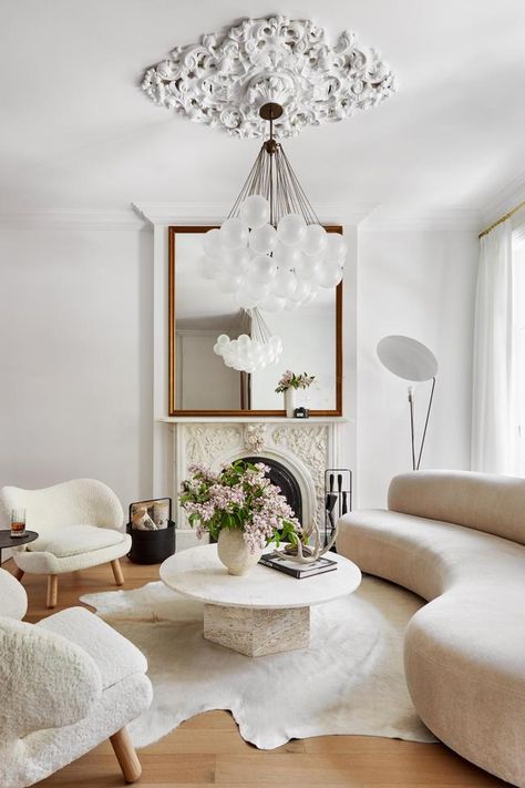 Tamara Magel Designs West Village Townhouse in NYC - Vogue Australia Tamara Magel, Penthouse Interior Design, West Village Townhouse, Penthouse Interior, Luxurious Interior Design, Minimal Interior Design, Stone Coffee Table, Vogue Living, Living Room Trends