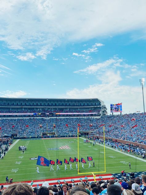 Ole Miss Aesthetic, Ole Miss Gameday, Ole Miss Campus, Hotty Toddy, Twitter Artist, Ole Miss Rebels, Dream College, Follow Tiktok, Dream School