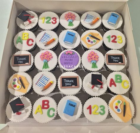 Last Day Of School Cupcakes, School Themed Cupcakes, First Day Of School Cupcakes, Teachers Day Cupcakes Ideas, Teacher Cupcakes Ideas, School Cupcakes Ideas, Teachers Day Cupcakes, Teachers Day Cake Ideas, Cupcakes For Teachers