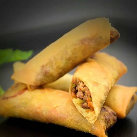 Spring rolls filled with well seasoned delicious beef mince stir fried with crunchy carrot. Ground Beef Spring Rolls, Beef Spring Rolls Recipe, Beef Spring Rolls, Spring Roll Filling, Spring Rolls Recipe, Fried Spring Rolls, Vietnamese Spring Rolls, Crispy Beef, Pulled Beef