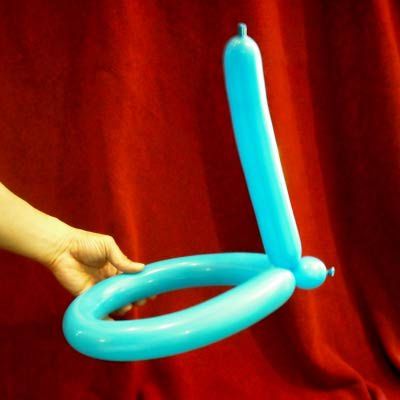 How to Make a Basic Balloon Hat (this is the base to add more balloons & decor) Balloon Activities, Easy Balloon Animals, Balloon Pop Game, Balloon Hats, Balloon Crown, Balloon Craft, Balloon Hat, Balloon Games, How To Make Balloon