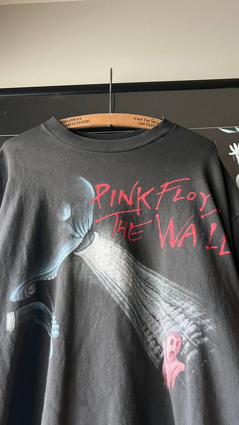 The Wall Album, Pink Floyd Vintage, Vintage Band, City Aesthetic, Dream Clothes, Crete, Pink Floyd, Cute Shirts, Vintage Tshirts