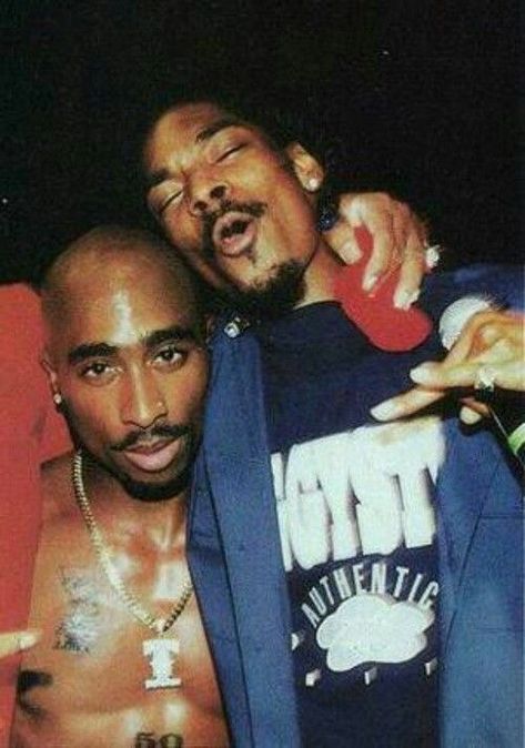 Tupac Photos, 90s Couples, 90s Rappers Aesthetic, Tupac Makaveli, 90s Rappers, Tupac Pictures, Awesome Photography, Snoop Dog, Rap God