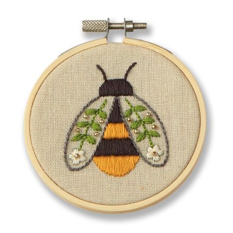 Bumble Bee Embroidery, Bee Embroidery Design, Bamboo Embroidery, Embroider Ideas, Boho Embroidery, Bee Embroidery, Easy Embroidery, Hand Embroidery Projects, Learn Embroidery