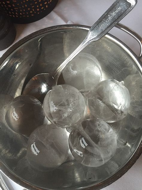 Ice Aesthetic, Ice Bowl, Sphere Ice, Cool Drinks, Life Hackers, Natural Acne Remedies, Eating Ice, Cold Ice, Freezer Burn