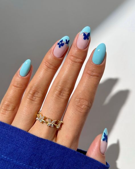 blue flutterbies 🦋🐬💙 ring from @thechicwomen - code THENAILOLOGIST for 25% off ✨ #nails #nailinspo #nailart #naildesign #nailinspiration #summernails #easynails Candy Crush Nails, Almond Gel Nails, Nailinspo Nailart, Navy Nails, Nail Art Diy Easy, Nail Looks, Elegant Nail Art, Nail Art Techniques, Summery Nails