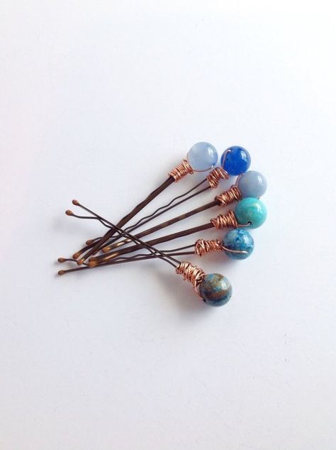 Variety of different pins to match hair. Beaded Bobby Pins, Gemstone Hair, Wire Wrapped Jewelry Diy, Wire Jewelry Designs, Diy Wire Jewelry, Wire Work Jewelry, Homemade Jewelry, Handmade Wire Jewelry, Handmade Jewelry Diy