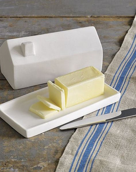 The 10 Rules of Butter Diy Keramik, Ceramic Butter Dish, Keramik Design, Diy Pottery, Ceramic Houses, Ceramics Ideas Pottery, Little Houses, Kitchen Stuff, Clay Projects