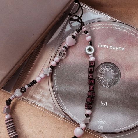 Liam Payne Bracelet, Liam Core, Cage The Elephant, Midnight Memories, Chanel Deauville Tote Bag, Liam Payne, Tiffany Heart, Heart Charm Bracelet, Arm Band