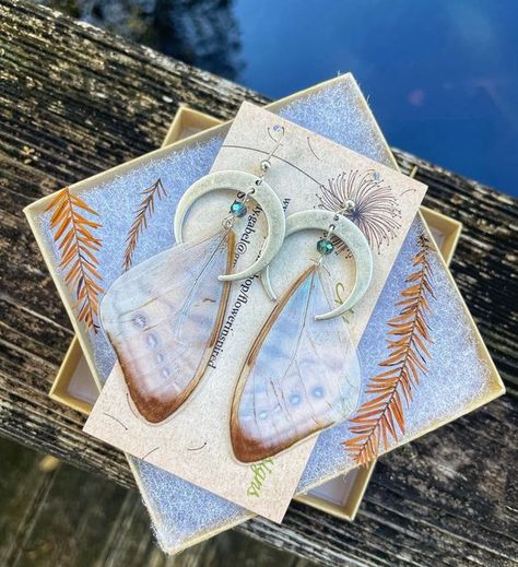 <• • M o l l y • •> on Instagram: "🦋✨ Opalescent Morpho Sulkowski Earrings! Reminiscent of moonstone~~ those color changing wings are everyyything 🥰 This pair is on its way to #oregon !! #mollyflowerdesigns 🦋🌿✨" Morpho Sulkowski, Lace Up Flat, Flower Designs, Moonstone, Oregon, On Instagram, Color, Instagram