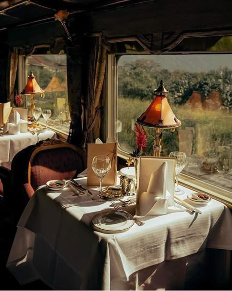 Luxury Train Travel, Napa Valley Wine Train, Train Interior, Luxury Trains, Wine Train, Simplon Orient Express, Santa Helena, Travel By Train, Travel Train