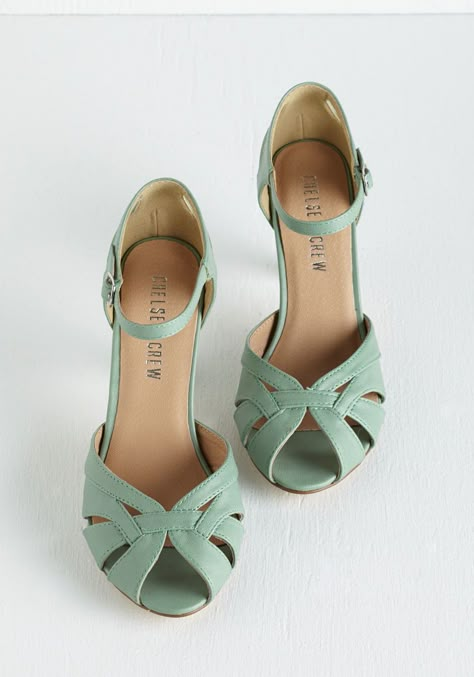 #mint #modcloth #shoes #zapatos #verdes Green Pumps, Vintage Heels, Dresses To Wear, Green Shoes, Shoe Closet, Crazy Shoes, Bags And Shoes, If The Shoe Fits, Shoe Obsession