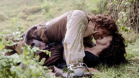 Outlander Gifs, John Bell, Starz Tv Series, Diana Gabaldon Outlander Series, Outlander Season 1, Fictional Character Crush, Diana Gabaldon Outlander, Outlander Book Series, Outlander 3