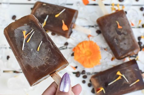 Boozy Espresso Martini Popsicle Recipe Recipes For Fun, Best Wedding Food, Boozy Ice Pops, Boozy Popsicles, Signature Cocktails Wedding, Wedding Food Drink, Cocktail Hour Wedding, Popsicle Recipes, Drink Ideas