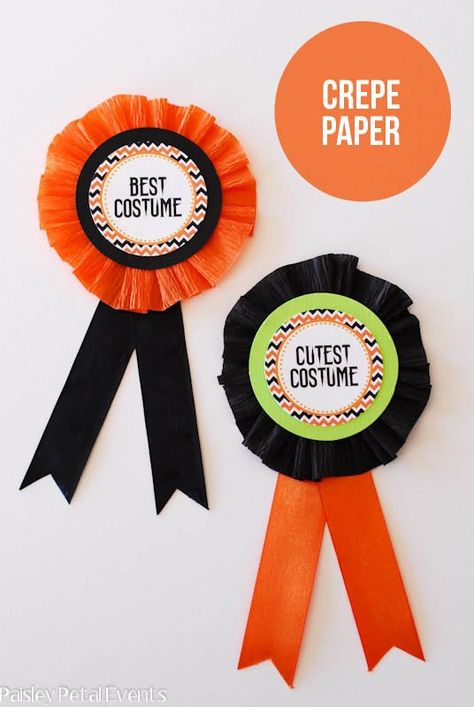 Paper Plate Awards, Halloween Costume Awards, Paper Medallions, Award Ribbons, Pumpkin Decorating Contest, Award Ideas, Diy Halloween Costume, Diy Event, Halloween Ribbon