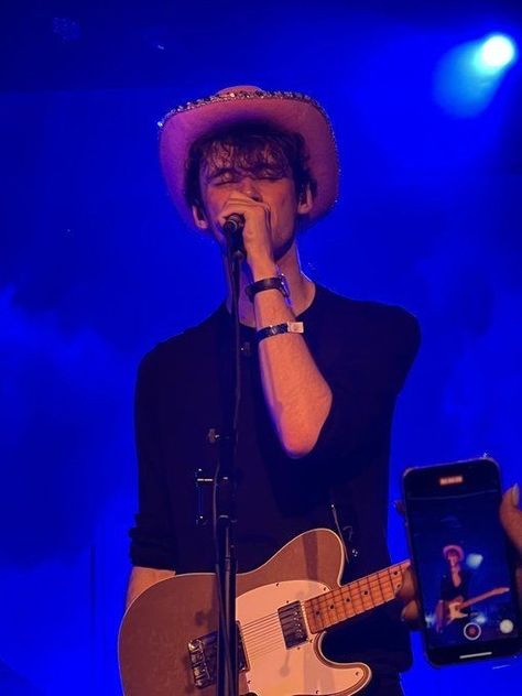 Wilbur Soot Pink Cowboy Hat, William Gold, Pink Cowboy Hat, Hot British Men, Wilbur Soot, He Makes Me Happy, British Men, The Perfect Guy, I Have No Friends