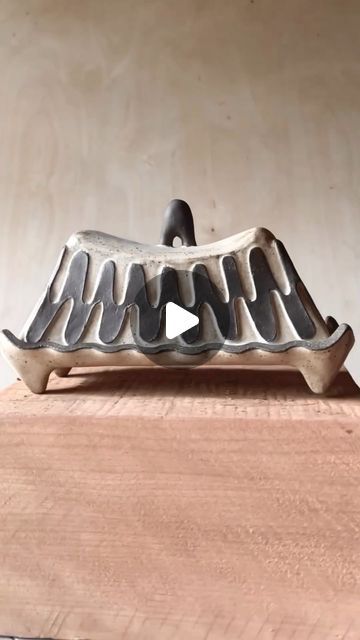 Studio B~Du on Instagram: "Part Two of making a butter dish, from wet clay to glazed & finished!   #butterdish #handmadebutterdish #ceramictableware #slabbuilding #slabbuiltpottery #potteryasmr #studiobdu #squiggle" Pottery Butter Dishes, Pottery Handbuilding, Stoneware Ceramics, Food Inspo, Ceramic Tableware, Art Clay, Art Lovers, Butter Dish, Pottery Art