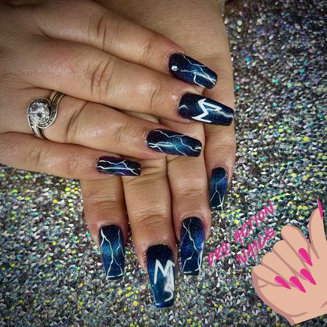 A special Set of nails for a lovely lady who is having her 1st heavenly birthday! Metallica for you !!! Hope you love them! Metallica Nails Design, 1st Heavenly Birthday, Rocker Nails Punk, Metallica Nails, Rocker Nails, Concert Nails, Heavenly Birthday, Fall Acrylic, Band Nails