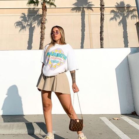 Tshirt Skirt Outfit, Tennis Skirt Outfit Street Style, Tennis Skirt Outfits, Streetwear Fashion Outfits, Streetwear Outfit Ideas, Tennis Skirt Outfit, The Ray, Trendy Summer Outfits, Trendy Fashion Outfits