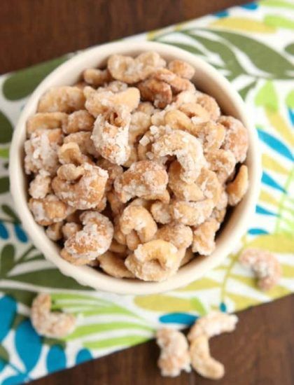 Coconut Cashews, Spiced Nuts Recipe, Hazelnut Recipes, Cashew Recipes, Joe Recipe, Food Candy, Nut Snacks, Nut Recipes, Mix Recipes