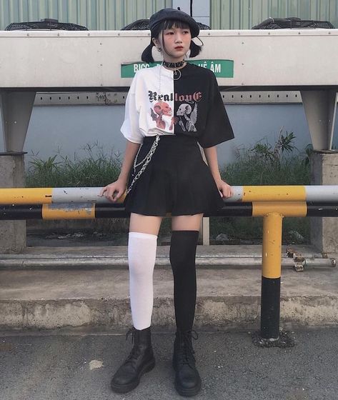 Skinned Knee, Classy Grunge, Asymmetric Fashion, Moda Ulzzang, Outfit Grunge, Goth Outfit, Outfits Edgy, Japanese Harajuku, K Fashion