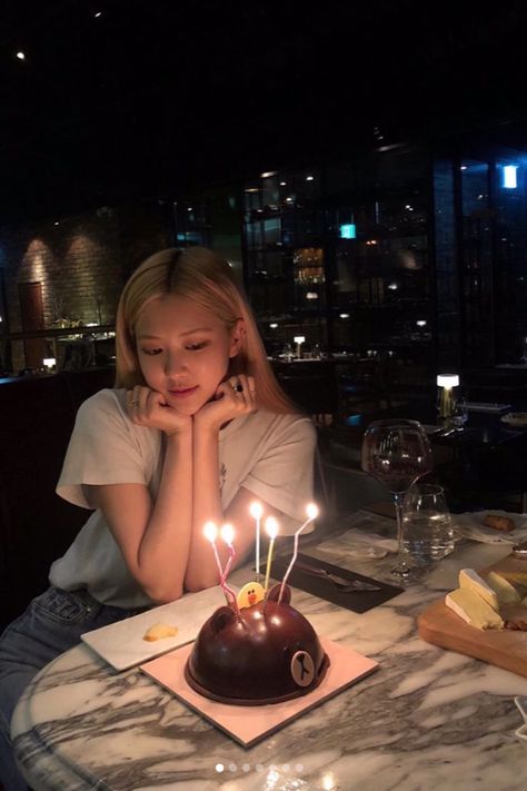 Rosé Girlfriend Material, Rose Bp, Rosé Birthday, Birthday Roses, Rosé Instagram, Rosé Aesthetic, Park Rosé, Rose Blackpink, Bday Girl