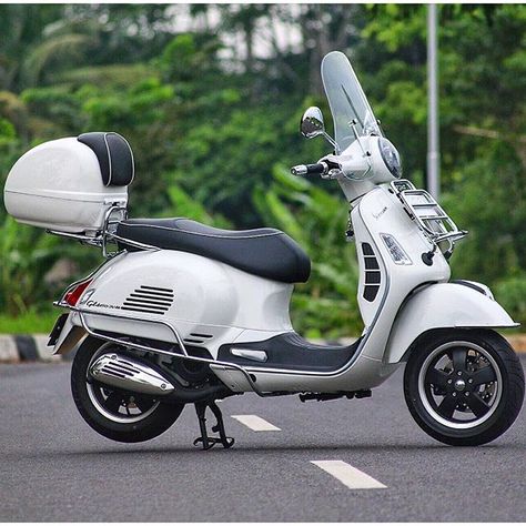 Vespa Gts 300 Custom, Vespa Gts 300 Super Sport, Vespa 300 Gts, Vespa Design, Vespa Helmet, Vespa 200, Vespa Moped, Vespa Motor Scooters, Vespa Gts 250