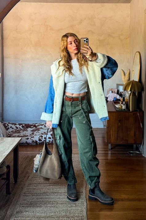 The Gap x Cult Gaia barrel pants have been on high rotation. Paired them with a ribbed cropped long sleeve t-shirt, a pair of lug chelsea boots, an oversized denim sherpa trucker jacket, and my Coach Brooklyn 28 suede bag. #falltrends #falloutfitideas #tomboyfemme #tomboystyle #cargopants #womensfashion #howtostylebarreljeans • barrel jean outfits • cargo pants outfits • casual women's fashion • denim jacket outfit • Denim Jacket And Cargo Pants Outfit, Boho Cargo Pants Outfit, Denim Sherpa Jacket Outfit, Cargo Pants Outfit Casual, Lug Chelsea Boots, Coach Brooklyn, Cargo Jeans Outfit, Sherpa Jacket Outfit, Outfits Cargo Pants