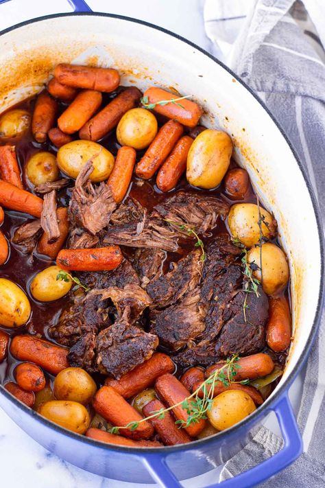 Dutch Oven Pot Roast! This delicious pot roast is made right in the Dutch oven. It's packed with a lot of flavor and cooked in the oven until tender and fall-apart. #cookingformysoul Dutch Oven Rump Roast, Pot Roast Oven Recipes, Potroast Dutchoven, Chuck Roast Dutch Oven, Roast Dutch Oven, Pot Roast In The Oven, Easy Oven Recipes, Delicious Pot Roast, Dutch Oven Pot Roast