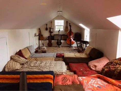 attic, cozy, floor seating, cushions, boho, bohemian, music, bass, guitar Floor Seating Ideas Small Spaces, Cozy Floor Seating, Japanese Floor Seating, Tea Corner, Floor Seating Cushions, Bohemian Music, Floor Seating Living Room, Cozy Attic, Floor Couch