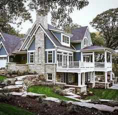 Great lake house in Wisconsin Contemporary Lake House, Grey Exterior House Colors, Lake Houses Exterior, Roof Architecture, Casas Coloniales, House Of Beauty, Modern Farmhouse Exterior, Dream House Rooms, Lake Geneva