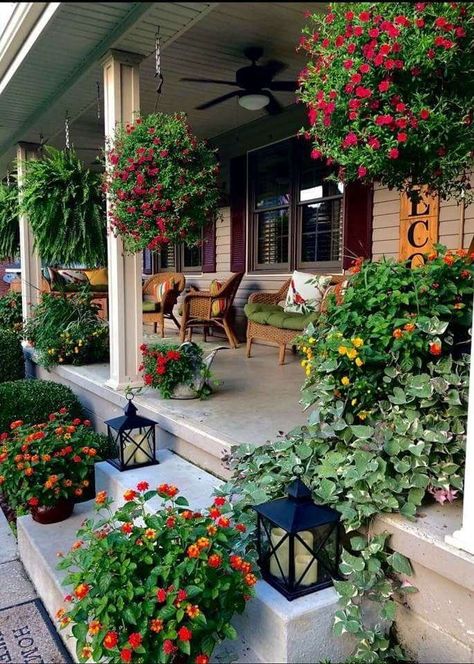 Veranda Design, Small Flower Gardens, Porch Flowers, Front Porch Design, Porch Garden, Front Porch Decorating, Porch Design, Garden Cottage, Porch Patio