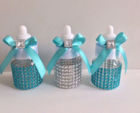 Tiffany & Co Baby shower favors Tiffany and by Marshmallowfavors Tiffany Baby Shower Theme, Pink Baby Shower Favors, Balloon Baby Shower Centerpieces, Tiffany Baby Showers, Baby Shower Souvenirs, Royal Baby Showers, White Baby Showers, Prince Baby Shower, Baby Shower Decorations For Boys