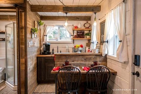 7 Gorgeous Tiny House Glamping Spots Within Driving Distance of San Antonio | San Antonio | Slideshows | San Antonio Current Tiny Cabins Interiors, Small Cabin Interiors, Tiny House Rentals, Rustic Tiny House, Interior Cabin, Woodstock Ny, Cabin Interior Design, Tiny Houses For Rent, Cabin Rustic