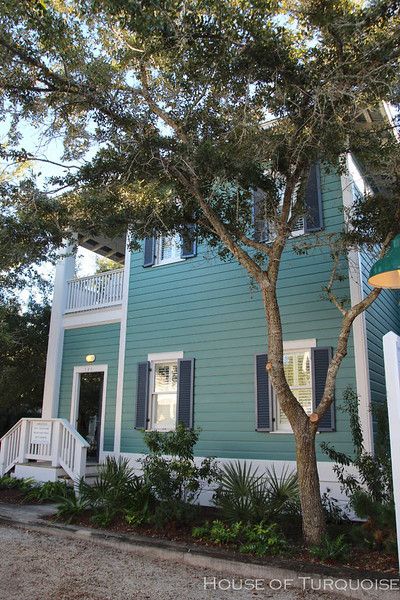 Beach Houses Exterior, Beach House Exterior Colors, Exterior Beach House, Exterior Paint Colours, Green Exterior House Colors, Beach House Colors, Trip To Florida, Best Exterior Paint, House Florida