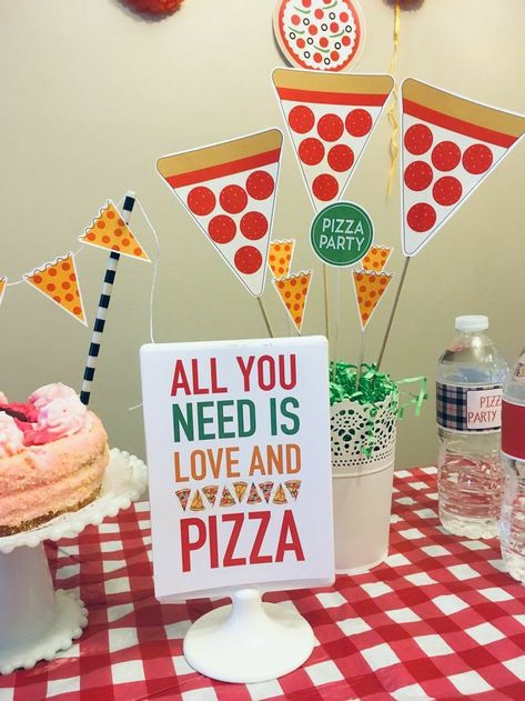 Pizza Party Pictures, Pizza Stand Ideas, Pizza Valentine Party, Pizza Party Centerpieces, First Birthday Pizza Party Theme, Pizza Themed 1st Birthday Party, Pizza Decorations, Pizza Theme Party, Pizza Themed Birthday Party