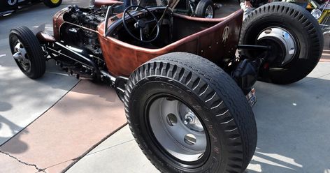 video found on  http://americaloveshorsepower.com/this-1931-ford-rat-rod-will-blow-your-mind/ and the engine is a Diamond R... Ian Roussel, Rat Rod Truck, White Truck, Kustom Cars, T Bucket, Rat Rods Truck, Custom Garages, Custom Paint Jobs, Car Center