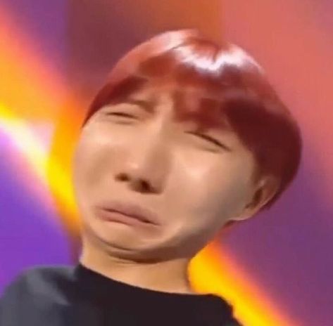 "Your legs aren't thick like these memes." Yoongi X Reader COV… #fanfiction #Fanfiction #amreading #books #wattpad Jhope Funny, Bts Reaction, Bts Meme Faces, Jung So Min, Bts Reactions, Bts Memes Hilarious, Jungkook Funny, Funny Kpop Memes, Bts Funny Moments